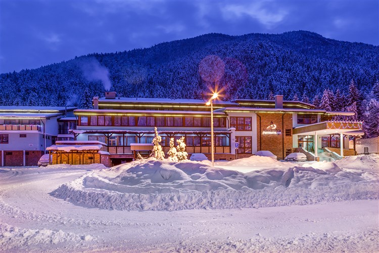 Alexandra Wellness Hotel + SKI Opalisko / SKI Jasná