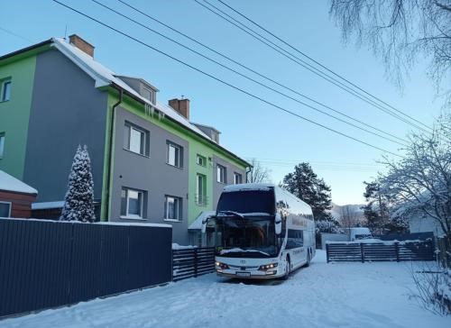 Villa ZARRA + SKI Spálená Zverovka + teplé obedy priamo na svahu!