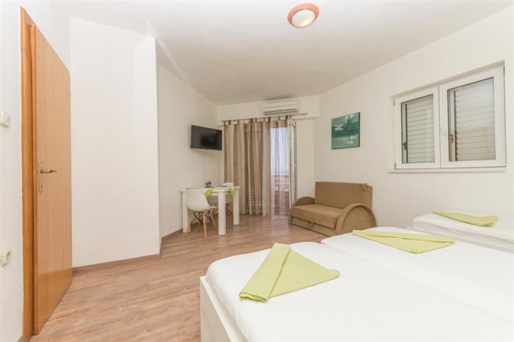 Vila Nevenka kolektivy