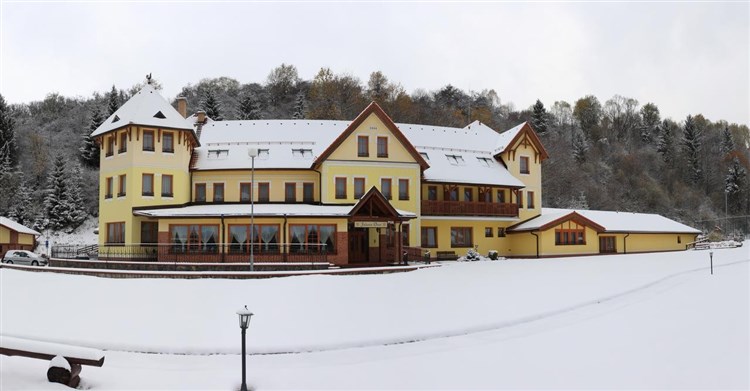Hotel Julianin dvor*** + SKI Spálená Zverovka + teplé obedy priamo na svahu!- winter