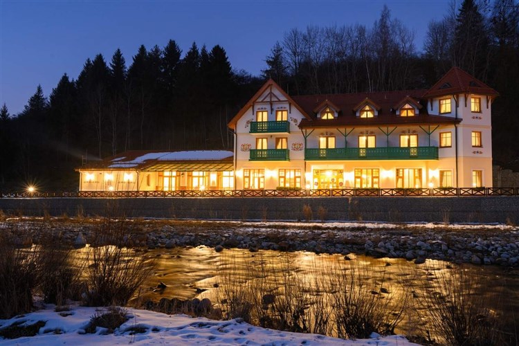 Hotel Julianin dvor*** + SKI Spálená Zverovka + teplé obedy priamo na svahu!- winter