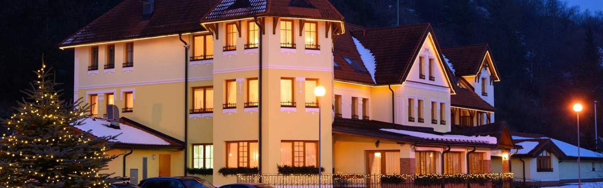 Hotel Julianin dvor*** + SKI Spálená Zverovka + teplé obedy priamo na svahu!- winter