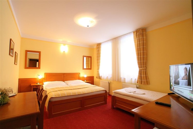 Hotel Julianin dvor*** + SKI Spálená Zverovka + teplé obedy priamo na svahu!- winter