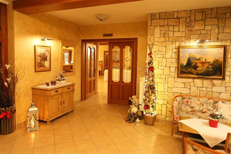 Hotel Julianin dvor*** + SKI Spálená Zverovka + teplé obedy priamo na svahu!- winter